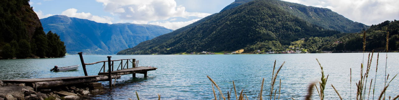 lac ponton montagnes