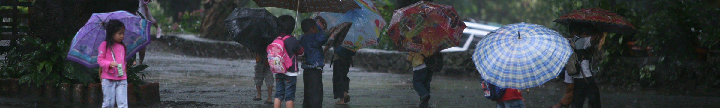 enfants parapluies