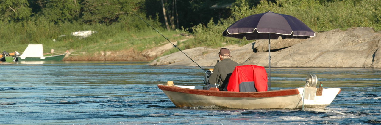 bateau pêcheurs rivière